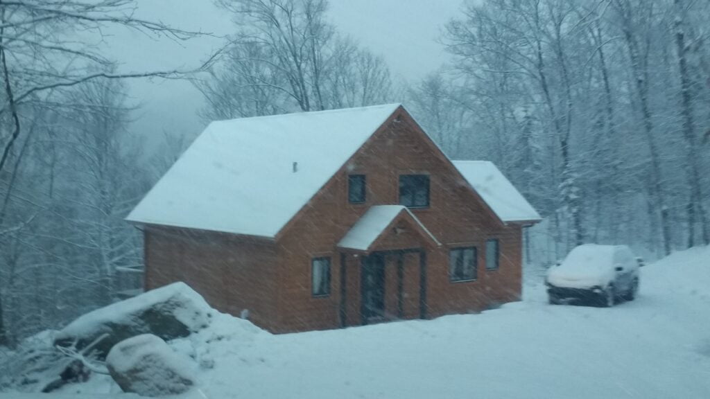 Au début, un chalet, de la neige et notre rêve en direct !